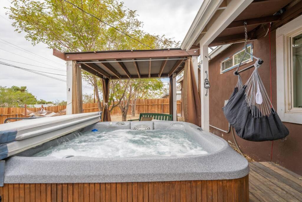 Villa Palm Vista Retreat *Hot Tub/Cowboy Pool/Hammocks* Joshua Tree Exterior foto